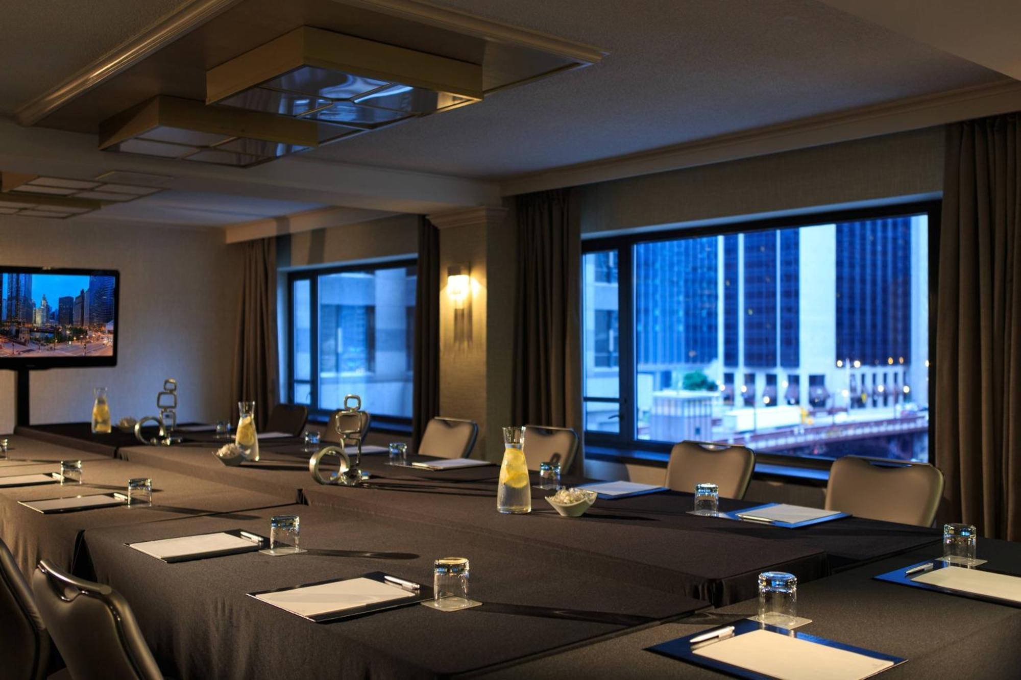 Renaissance Chicago Downtown Hotel Esterno foto